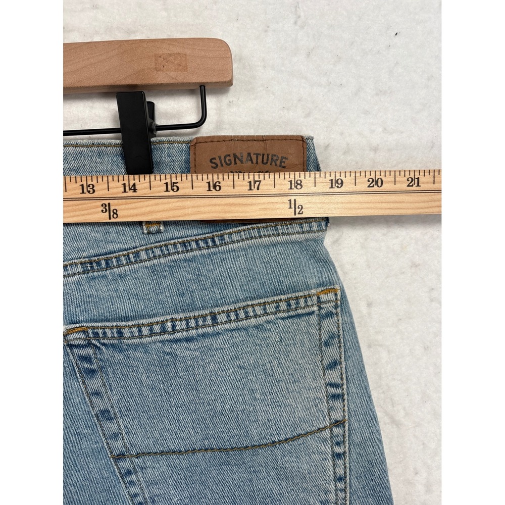 Signature by Levi Strauss Mens Regular Fit Light Wash Denim Jeans 37x31.5 - Picture 6 of 9
